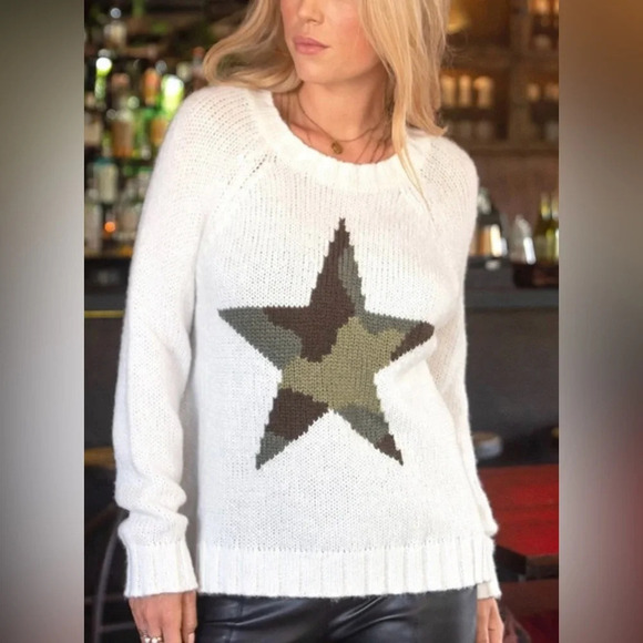 wooden ships Women’s Camo Star Raglan Snow White Sweater - Picture 3 of 16